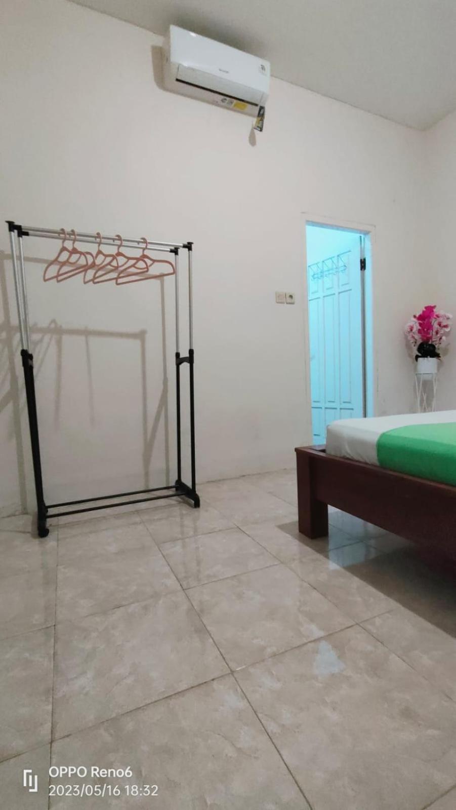 Pineapple Guest House Гили-Эйр Экстерьер фото